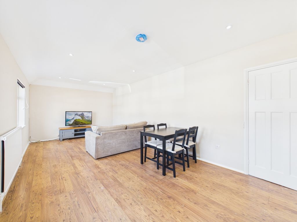 Property photo 3 of 8 Cam02136G0-Pr0554-Still002