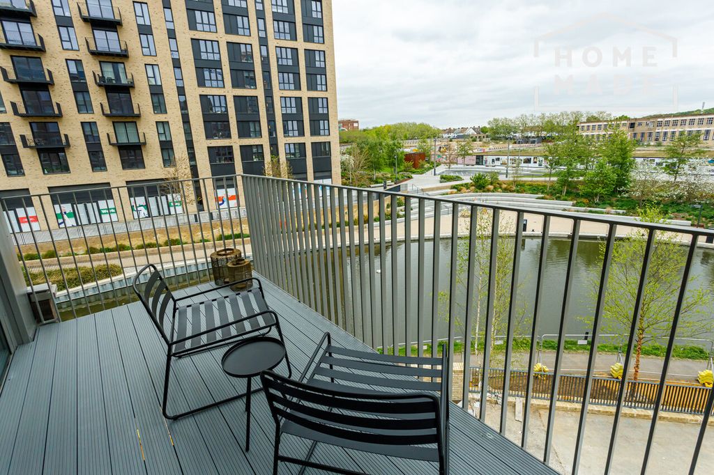 Property photo 2 of 36