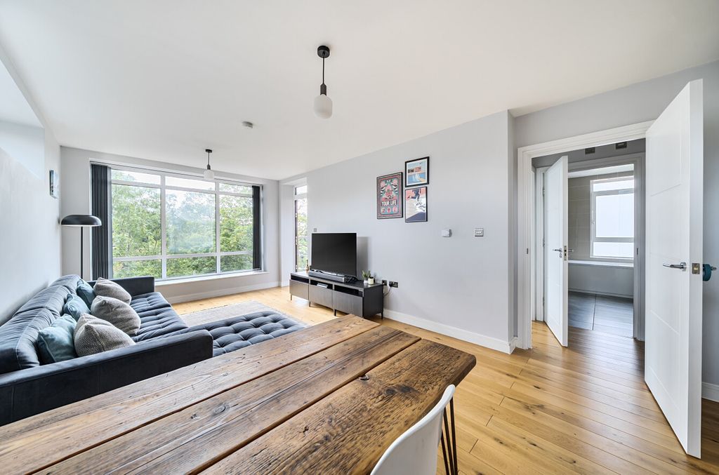 Property photo 2 of 18 1344315-4-68B1B02...