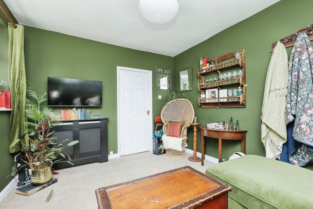Property photo 2 of 17 Image