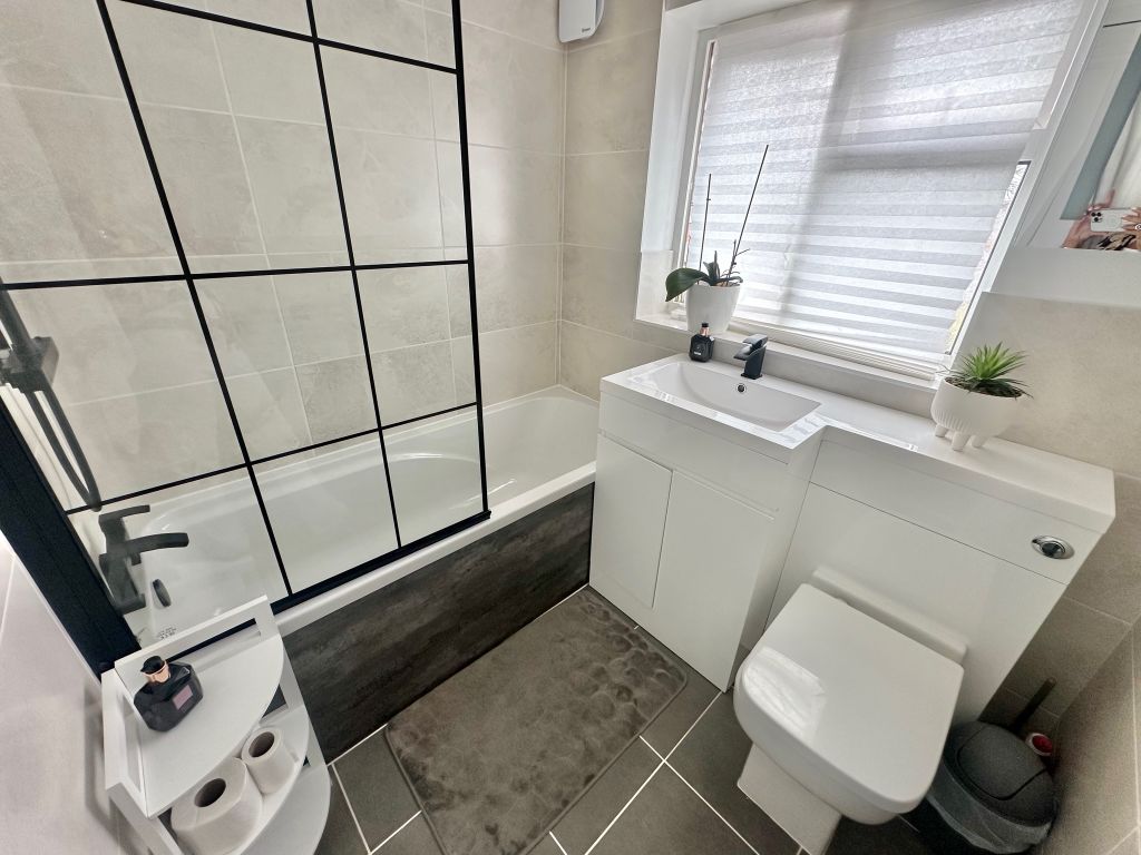 Property photo 2 of 21 3. Family Bathroom