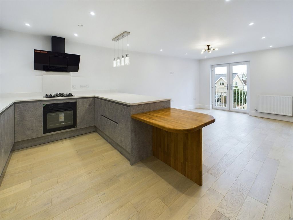 Property photo 2 of 16 Picture No. 17