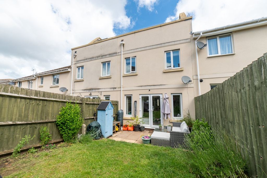 Property photo 2 of 19