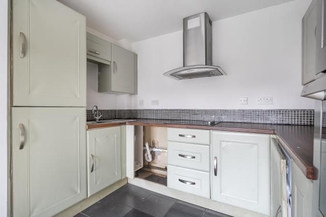 Property photo 3 of 20 Kitchen