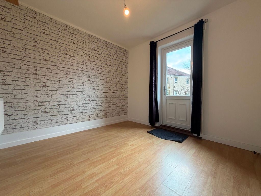 Additional image 4 of 2 bed flat to rentBruce Road, Paisley, Renfrewshire PA3
