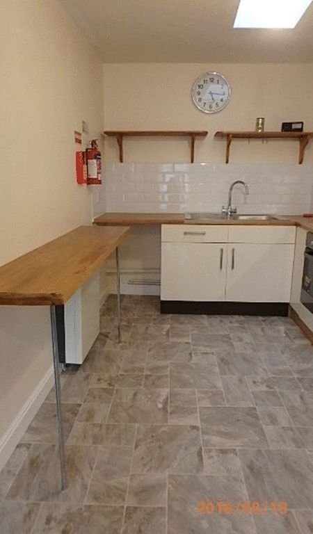 Property photo 3 of 9 Kitchen