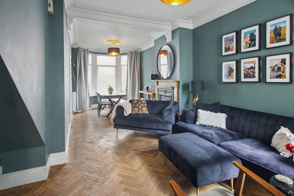 Property photo 3 of 17