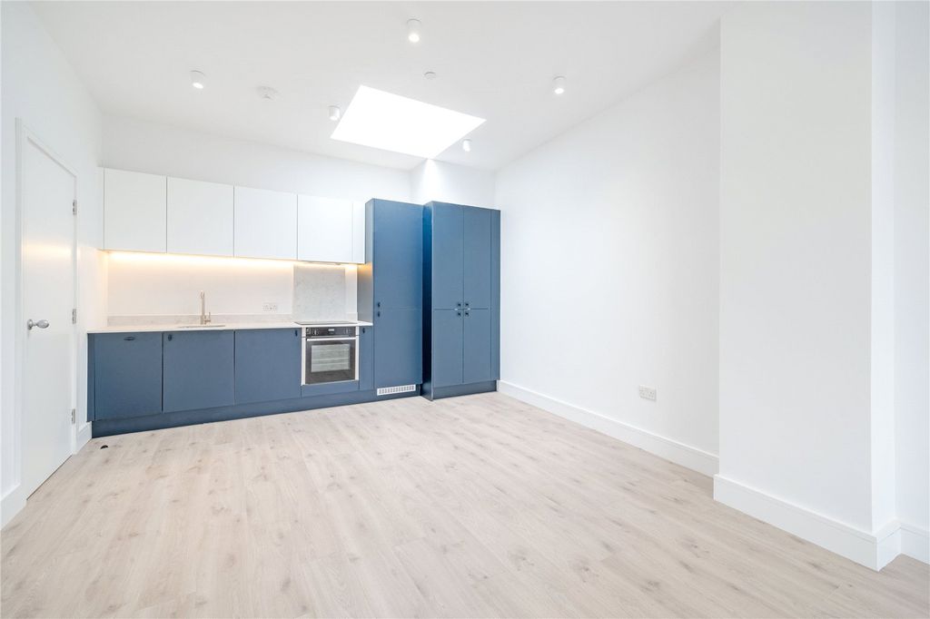 Property photo 2 of 15 Picture No. 13