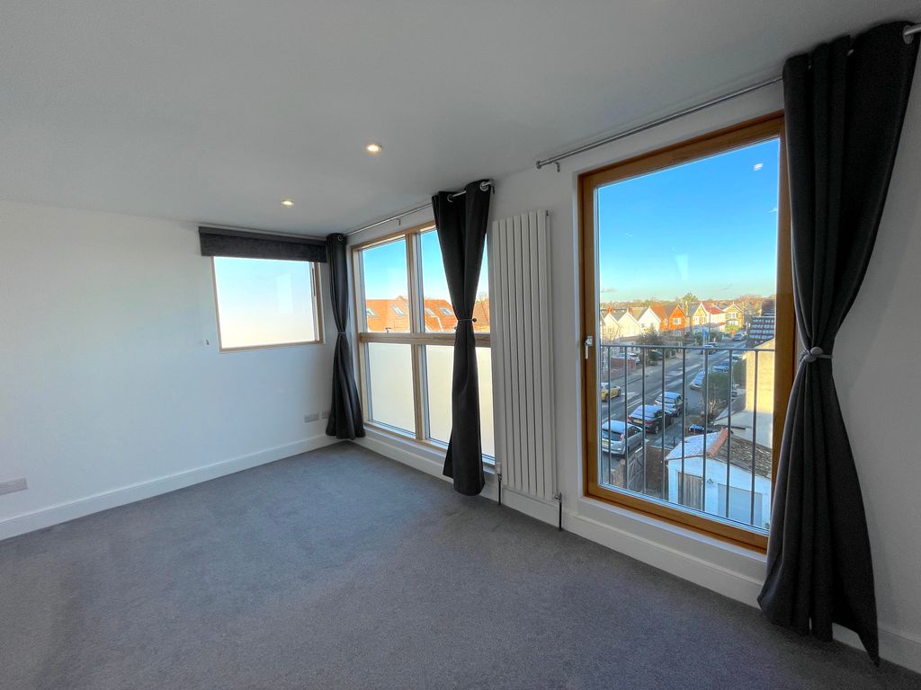 Property photo 2 of 19 Loft Ensuite 1.Jpg