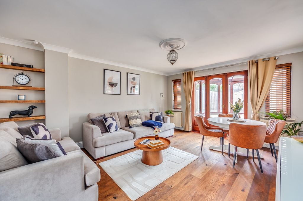 Property photo 1 of 31 Living Room