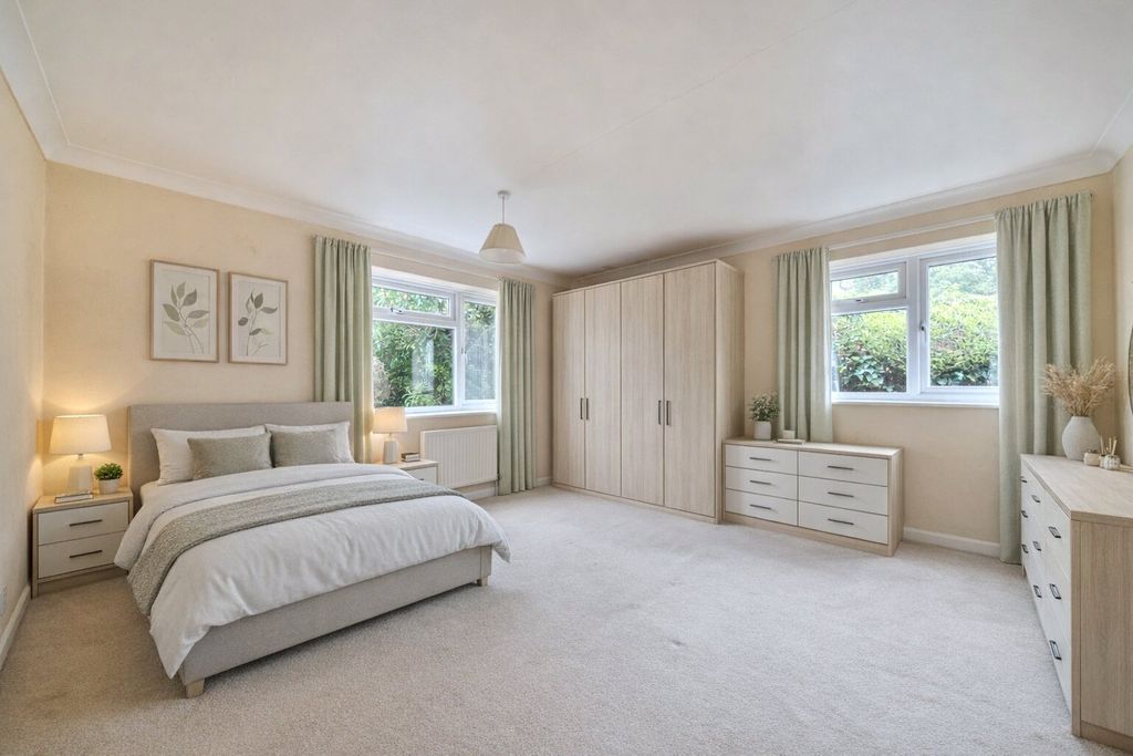 Property photo 3 of 20 Bedroom 1 Ai