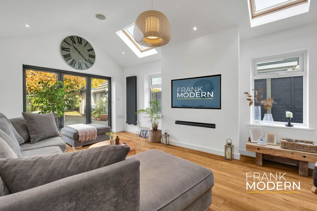 Property photo 2 of 43 Family Area