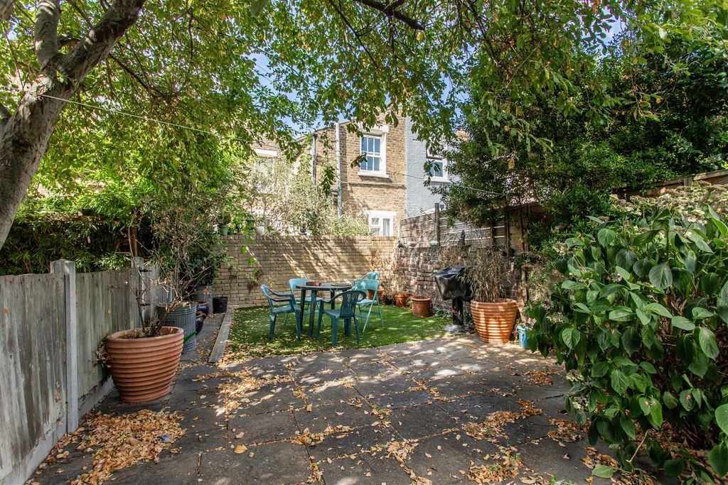 Property photo 3 of 11 Private Garden