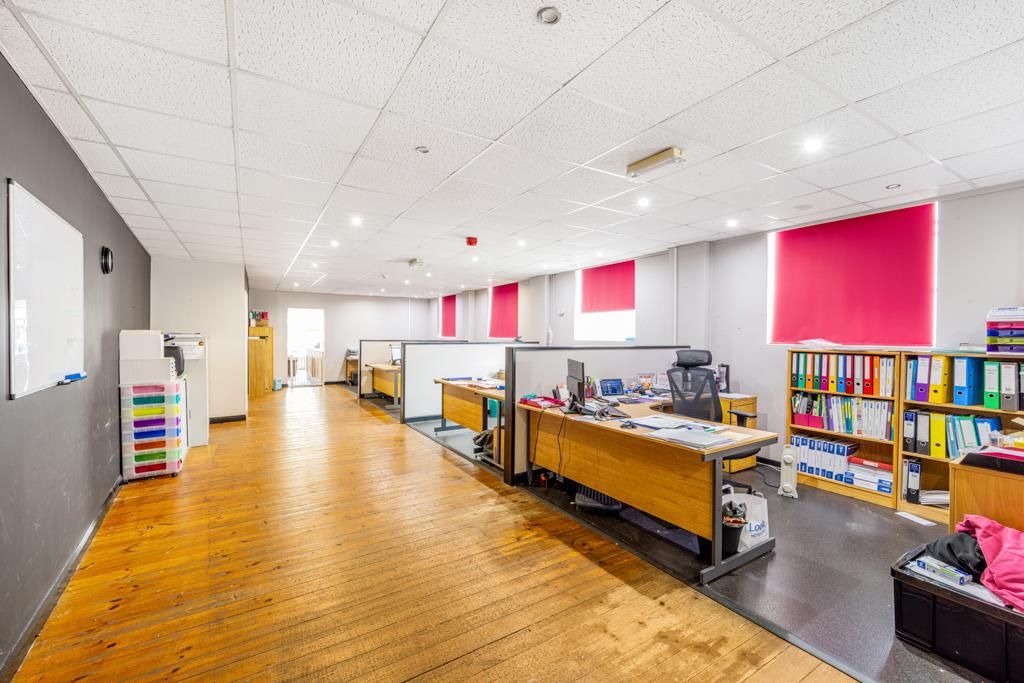 Property photo 3 of 9 13A & 15 Pen Street (Boston)-31.Jpg