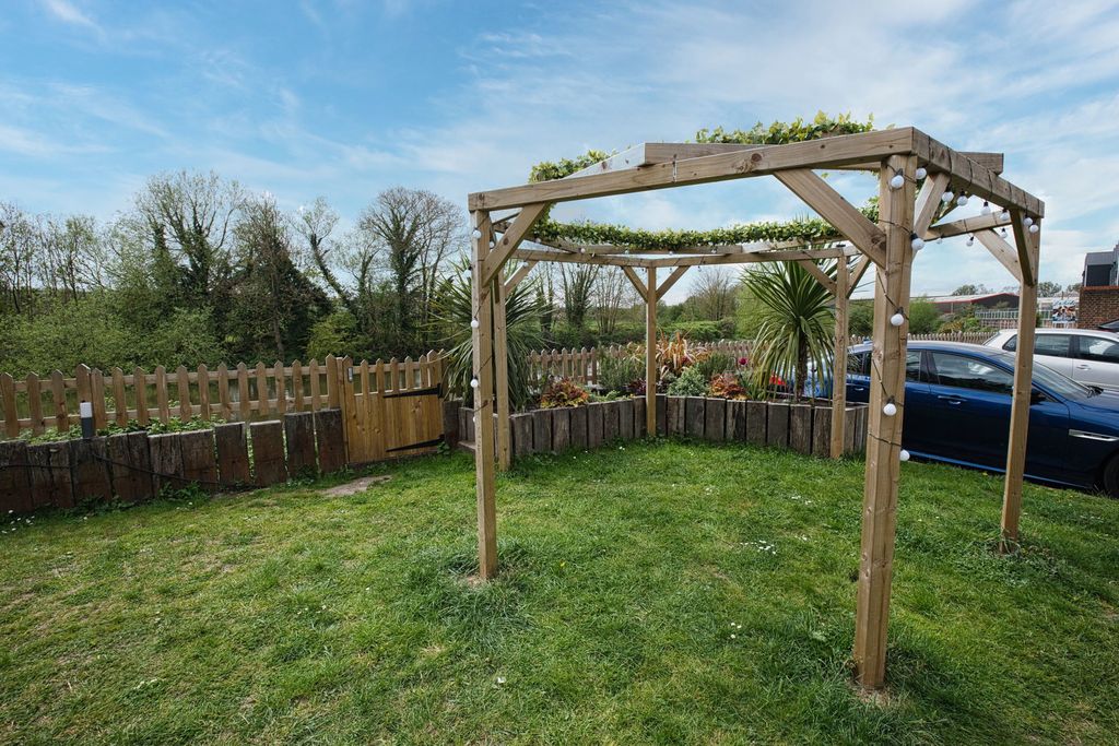 Property photo 3 of 31