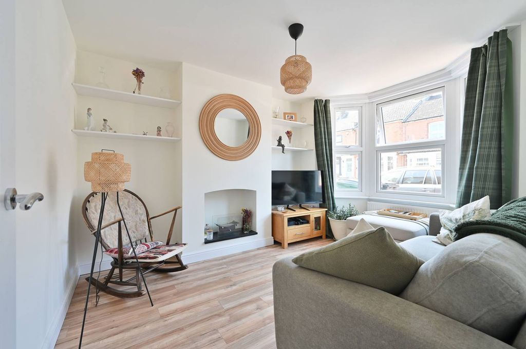 Property photo 2 of 20