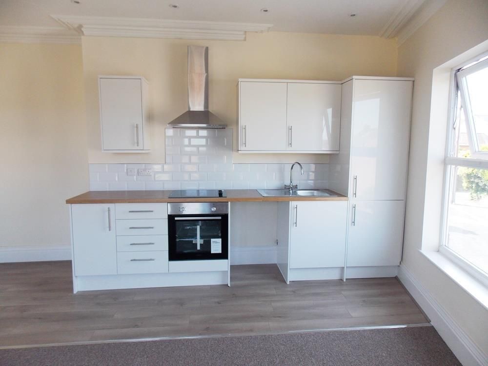 Property photo 2 of 8 Kitchen/Lounge