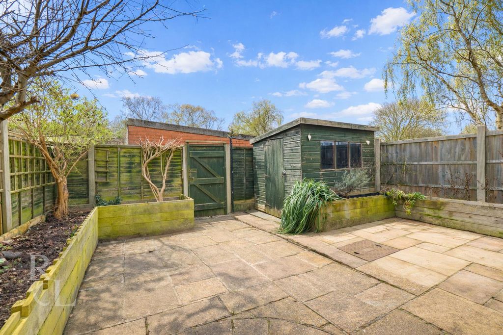 Property photo 2 of 19 10355362-Fc20-4457-9A53-d7d988Dd0Be1.Png