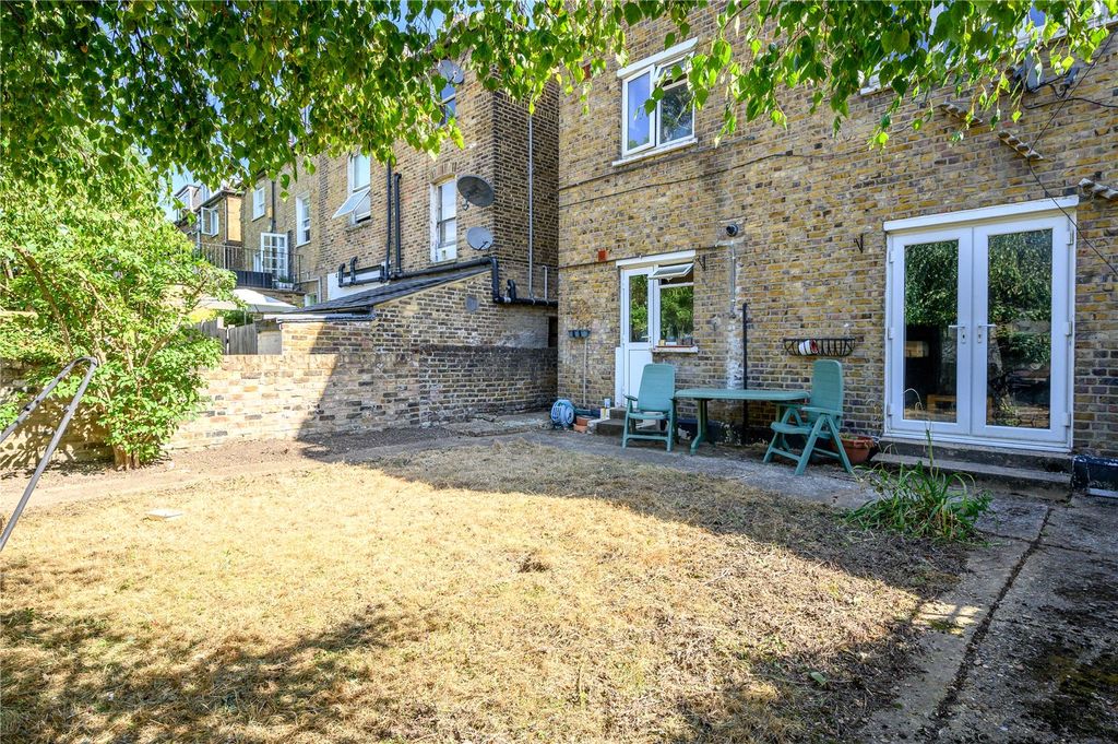 Property photo 3 of 8 Communal Garden
