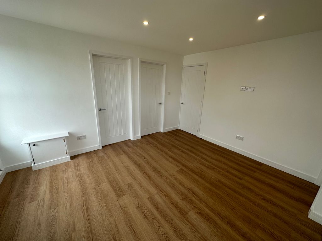 Property photo 3 of 7 Living Room