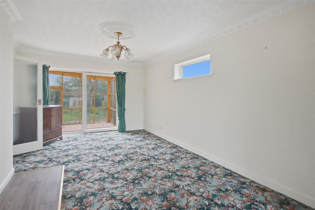 Property photo 2 of 17 Lounge/Diner