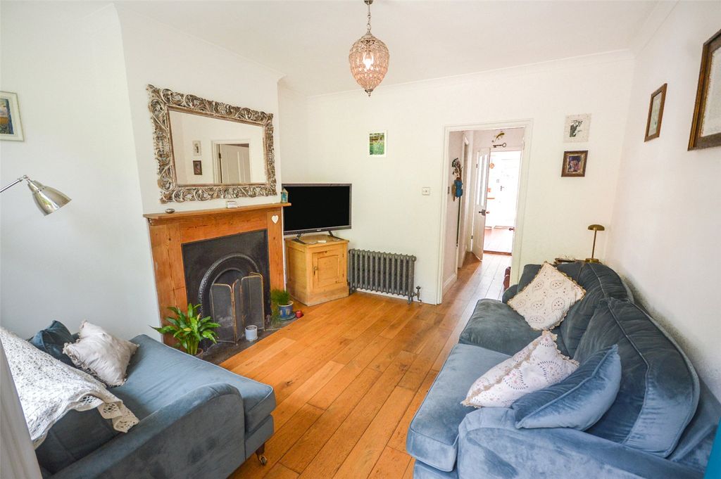 Property photo 3 of 11 Picture No. 01