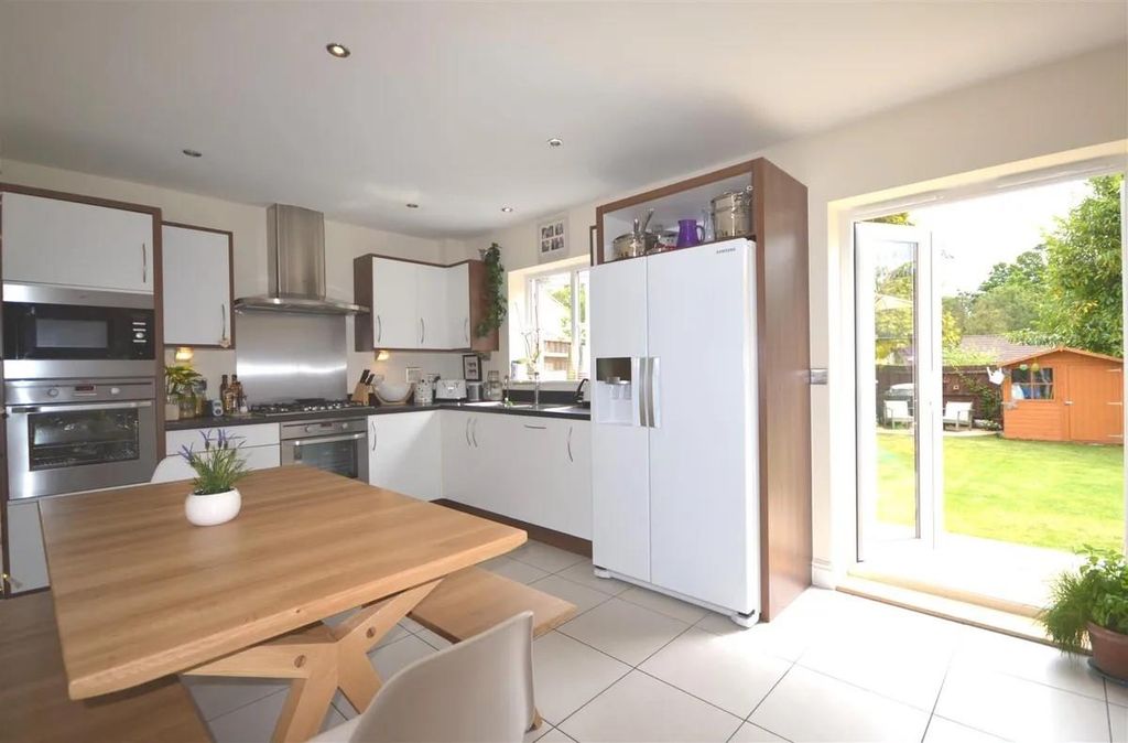 Property photo 2 of 9 Coopers Estate Agents