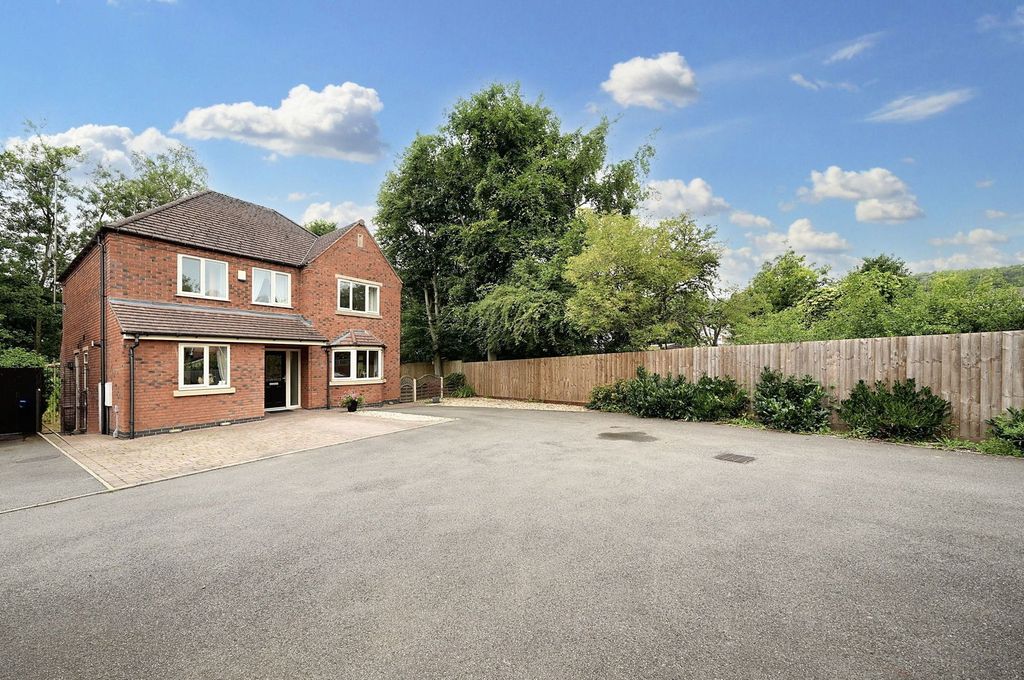 Property photo 1 of 43