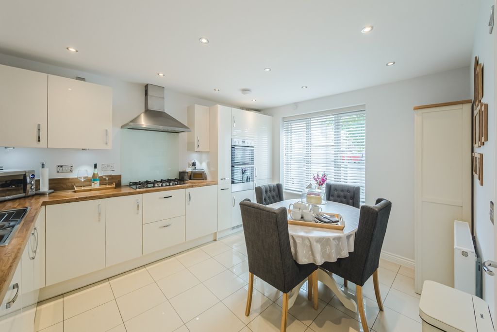 Property photo 2 of 27 4225282