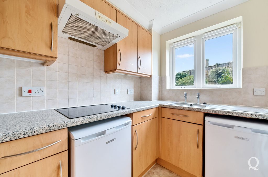 Property photo 3 of 18 320E504c-3889-40F...