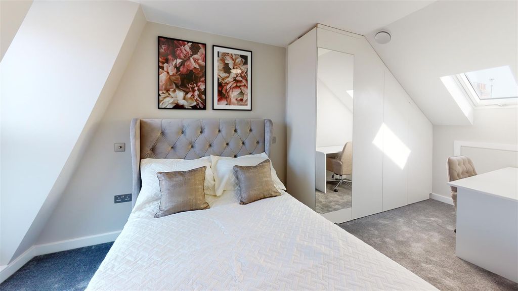 Property photo 3 of 14 3. Lochaline-Street-Bedroom.Jpg