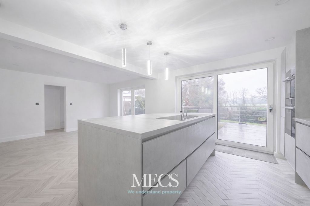 Property photo 3 of 19 4840486