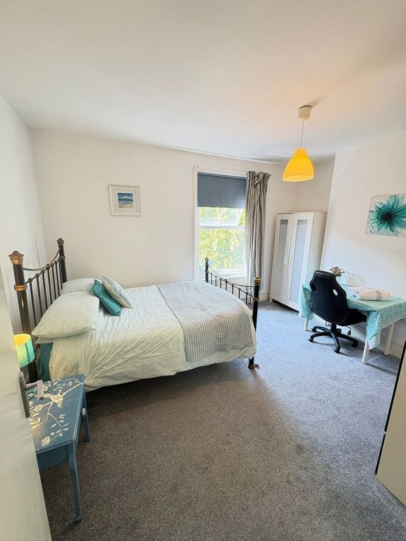Property photo 3 of 8 Picture No. 12