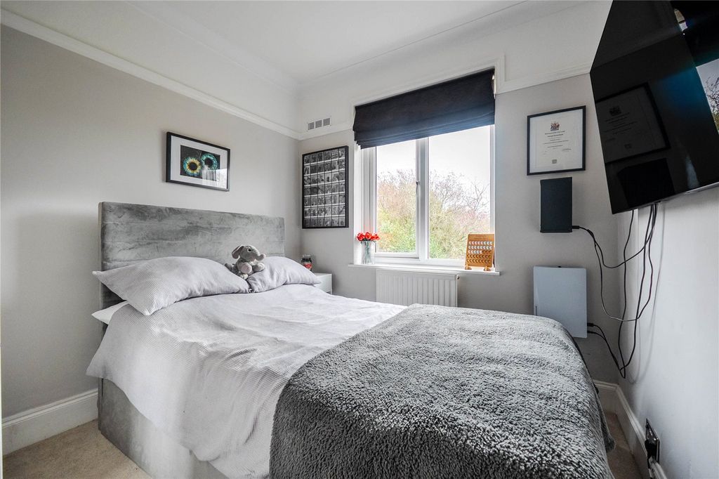 Additional image 16 of 3 bed semi-detached house for saleBarton Avenue, Dunstable, Bedfordshire LU5