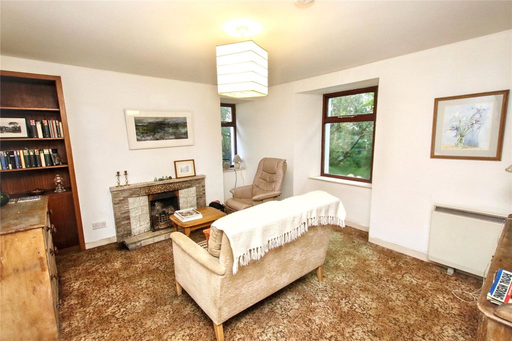 Property photo 2 of 21 Living Room