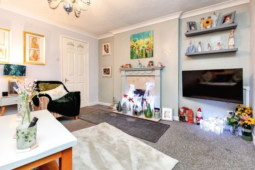 Property photo 2 of 20