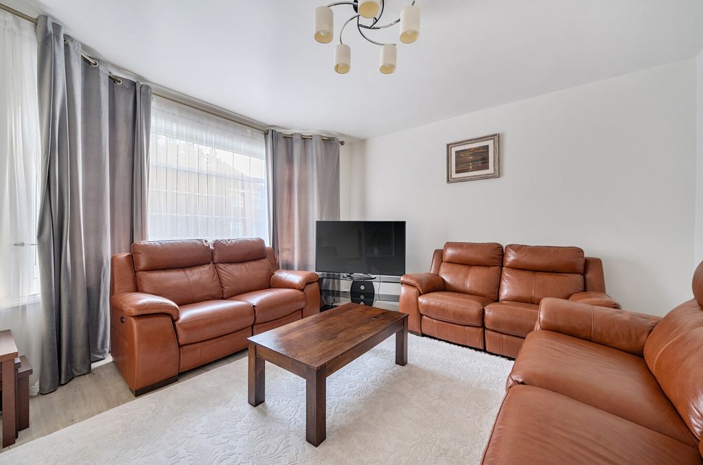 Property photo 3 of 17 1387393-12-693055...