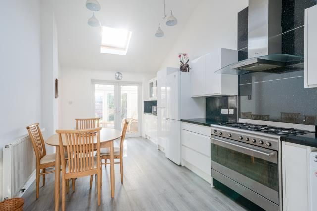 Property photo 3 of 18 Kitchen