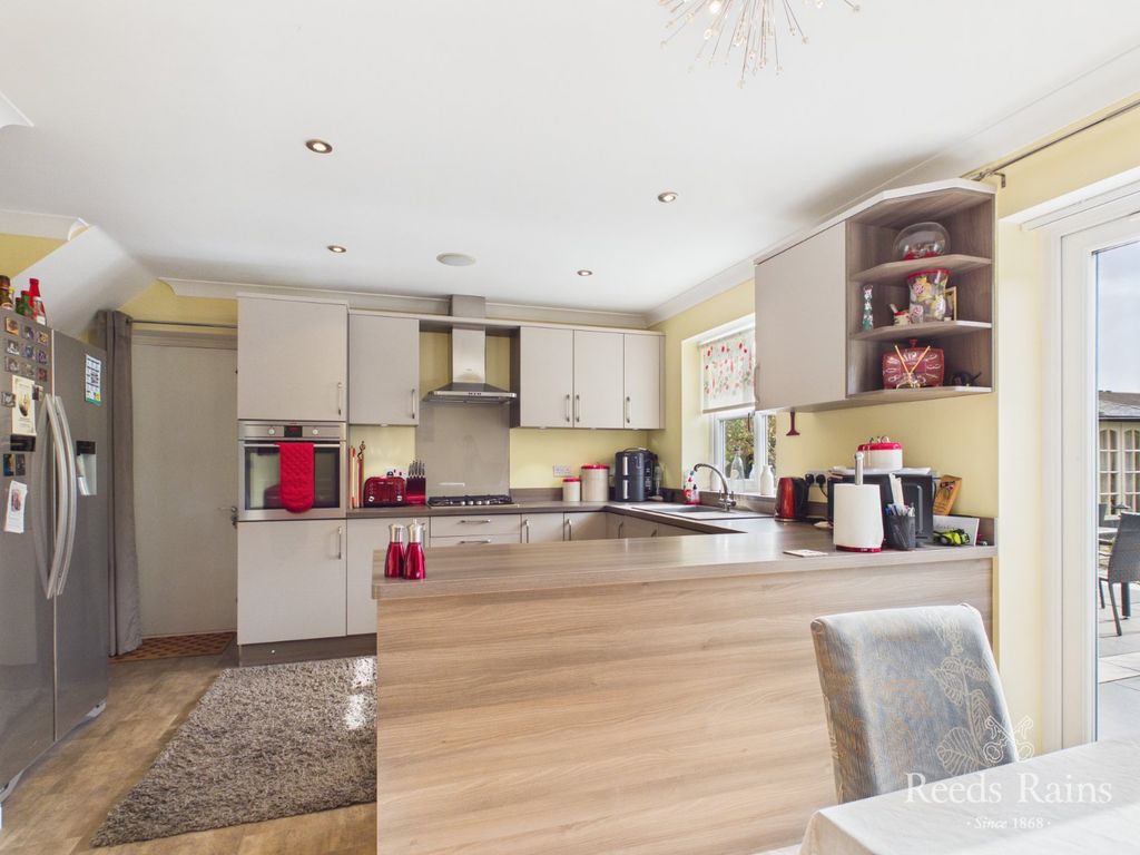 Property photo 3 of 23 Kitchen/Dining Room