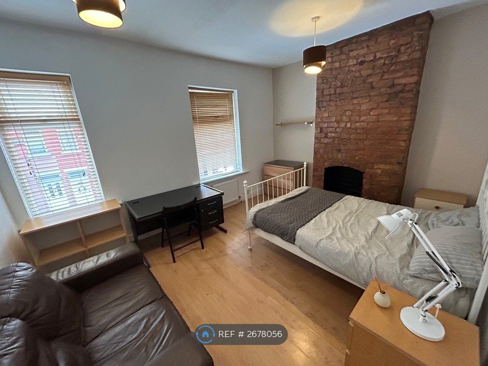 Property photo 2 of 6 Bedroom