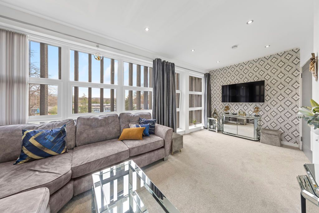 Property photo 2 of 22 Living-Room