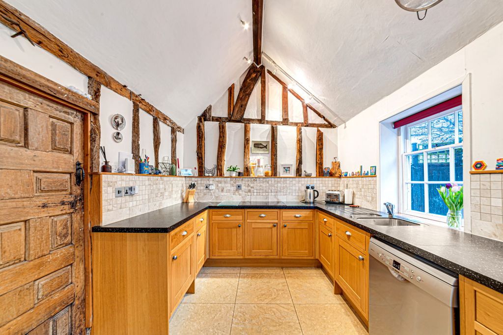 Property photo 2 of 31