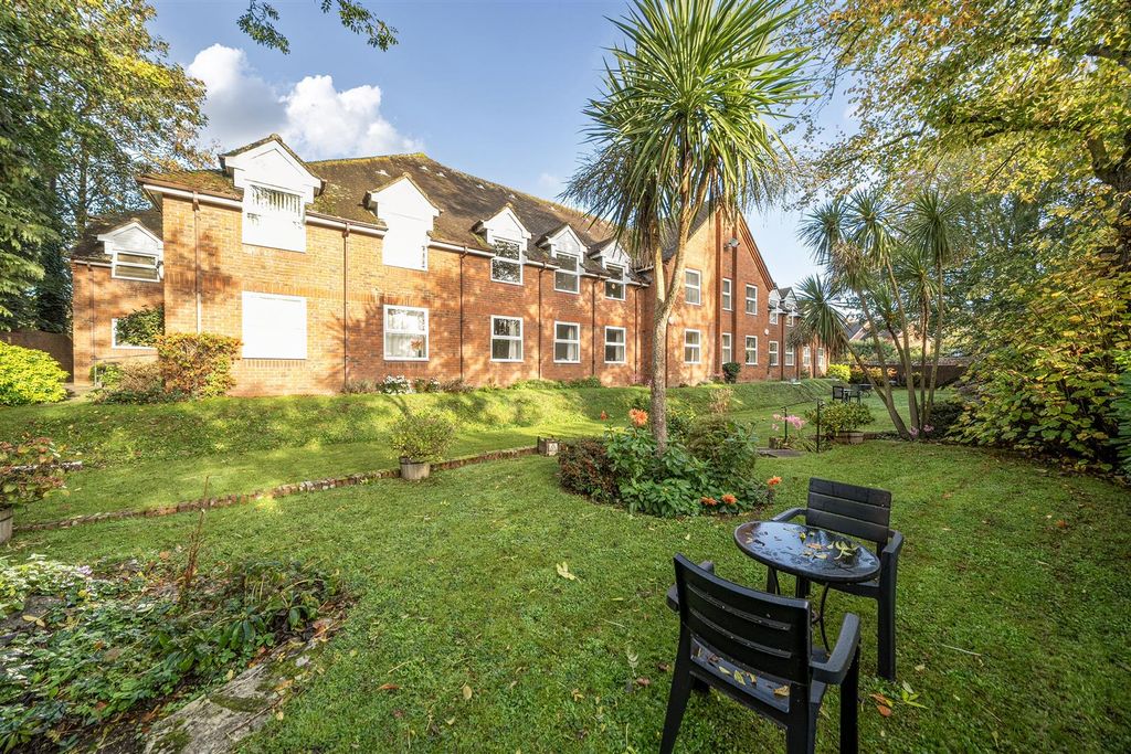 Property photo 1 of 14 Gardens