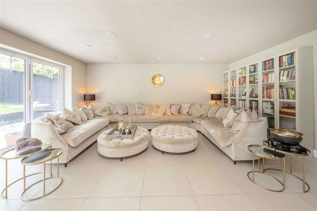 Property photo 2 of 9