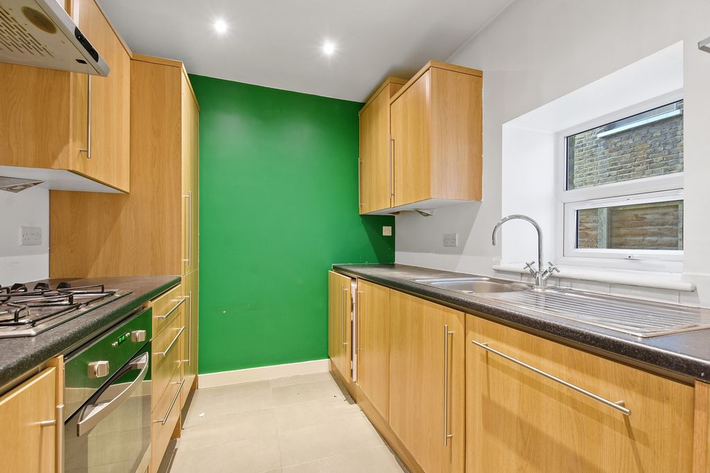 Property photo 3 of 8 Photo 4