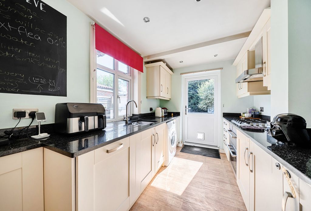 Property photo 1 of 17 1485829-10-6A47Dd...