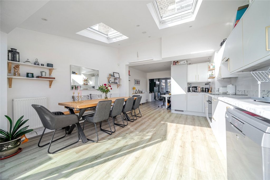 Property photo 3 of 26 Picture No. 16