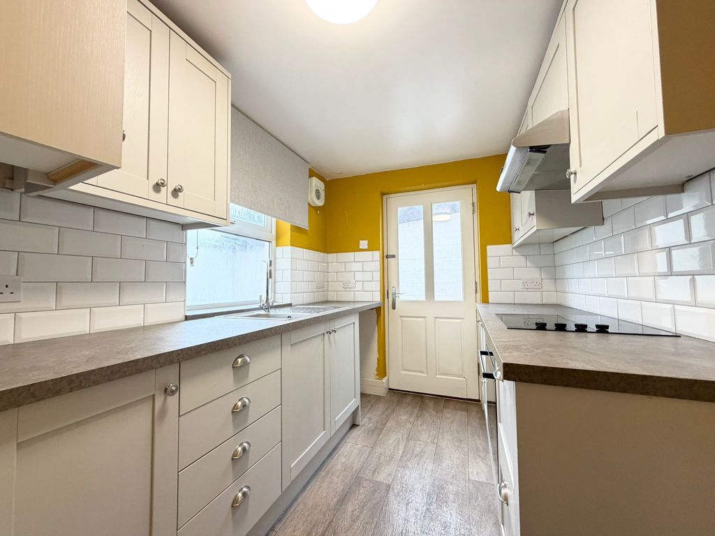 Property photo 1 of 7 Photo 5