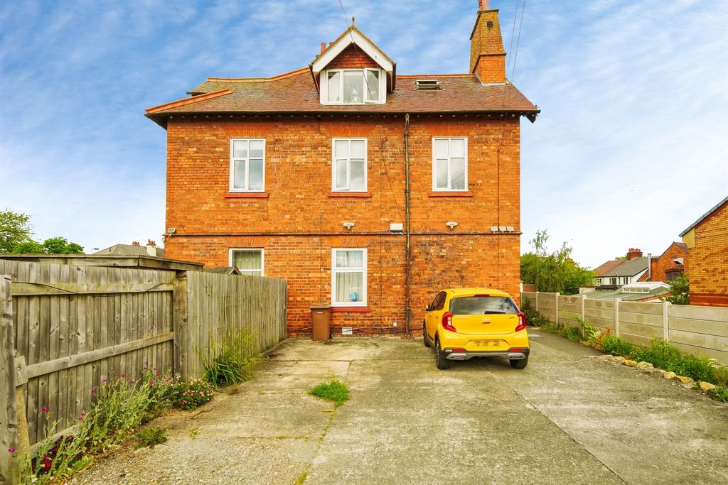 Property photo 3 of 12