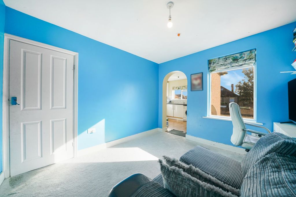 Property photo 2 of 8